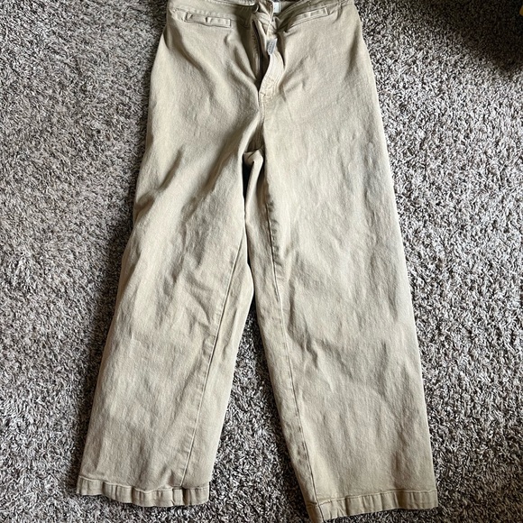 Madewell Tan Capris - Picture 5 of 9